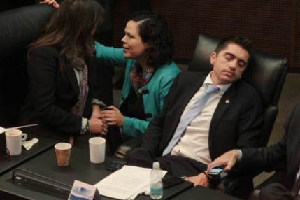 senador_dormido_coahuilense-movil