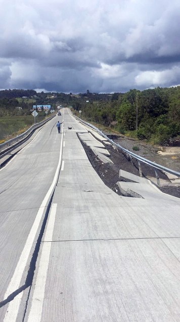 TERREMOTO DE 7.6 GRADOS RICHTER EN EL SUR DE CHILE
